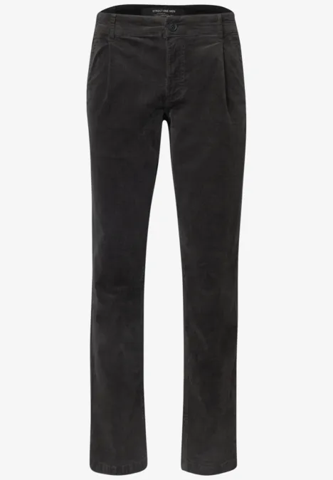 Pantalon chino en velours côtelé avec plis marqués au fer à repasser obsidian grey Pantalon noir pour homme en velours côtelé, coupe droite.