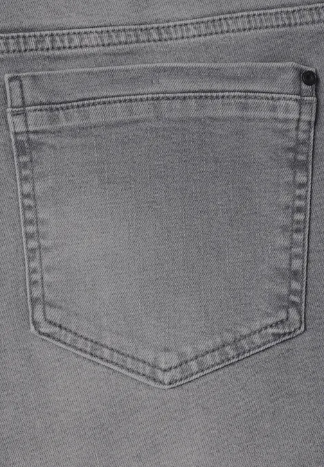 Slim Leg Jeans im Slim Fit mid grey random wash Naheinstellung einer grauen Jeanshintertasche mit sichtbaren Nähten.