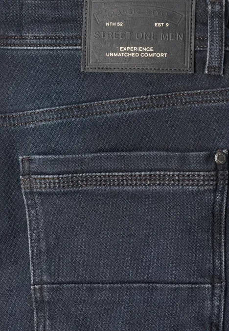 Dunkelblaue Jeans mit sichtbarer Gesäß- und Münztasche