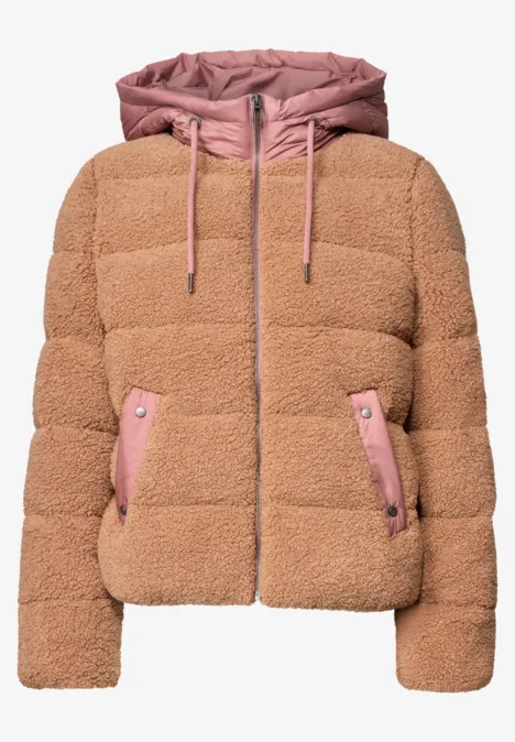 Kurtka typu teddy z kapturem i elementami z materiału softshell Honey Brown Kurtka puchowa z pluszu w kolorze brązowym, krótka z różowym kapturem i kieszeniami
