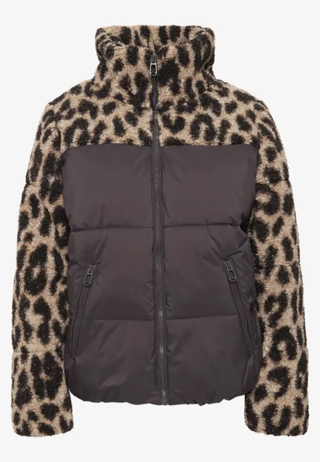 Pikowana kurtka z elementami typu teddy w panterkę charred brown Krótka polarowa kurtka w panterkę z pikowanym przednim panelem i zamkiem