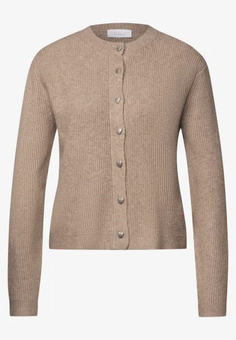 Beiger Strick-Cardigan mit Rundhalsausschnitt und Knopfleiste, lange Ärmel.