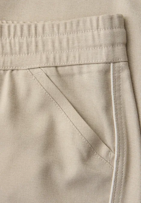 Spodnie o luźnym kroju Slim Fit z nogawkami o długości do połowy talii. stone sand mel.