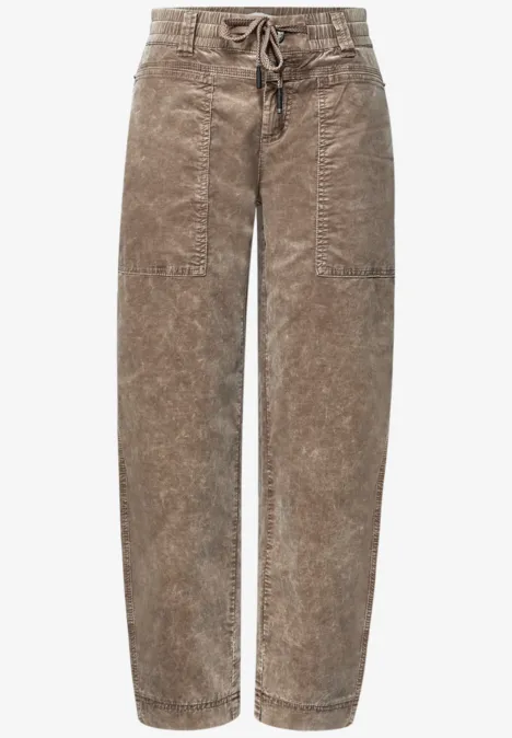 Braune Cordhose mit hohem Bund, weitem Schnitt und Kordelzug.