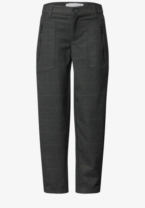 Mid Waist Barrel Leg Hose im Loose Fit inked grey Graue karierte Hose mit geradem Schnitt und aufgesetzten Taschen.