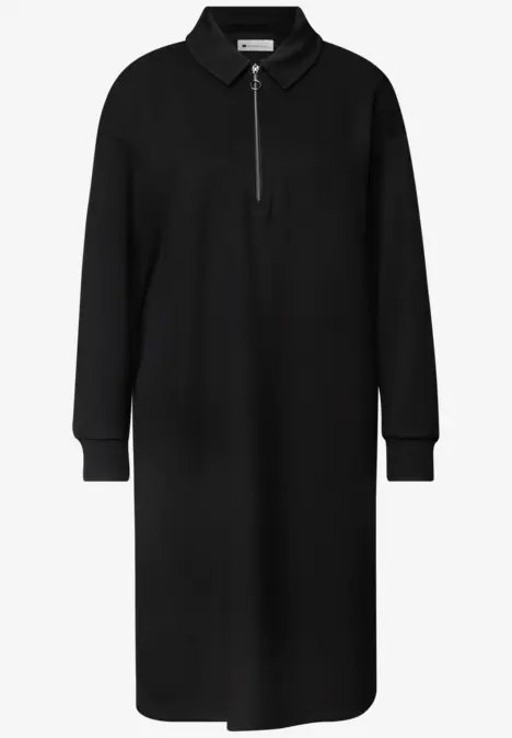 Schwarzes Midikleid aus Sweatstoff mit Halb-Reißverschluss, Stehkragen und langen Ärmeln.