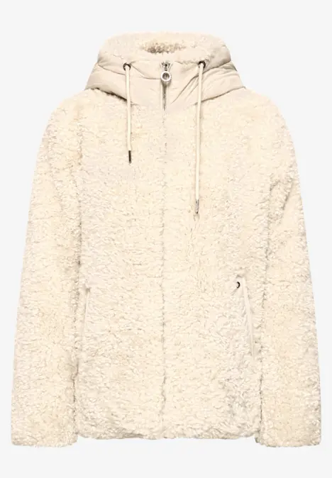 Crèmekleurig teddy-fleece jack met capuchon, ritszakken en een zachte, pluizige uitstraling.