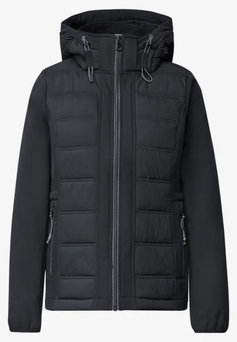 Veste noire à capuche, avant matelassé et manches softshell.