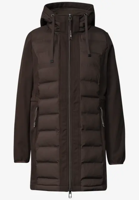 Manteau matelassé sombre, capuche, fermeture éclair intégrale et poches latérales.