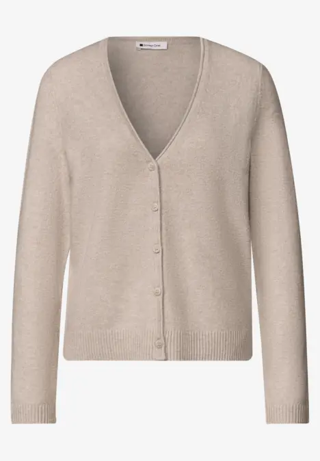 Beiger, taillierter Damen-Cardigan aus weichem Strick mit V-Ausschnitt und Knopfleiste.