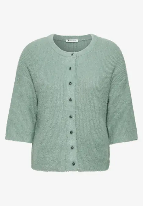 Gilet tricoté vert pastel, manches 3/4, encolure ronde, boutonnage central et poche poitrine.