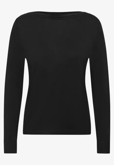 Schwarzer, langärmliger, tailliert geschnittener Pullover mit hohem Rundhalsausschnitt.
