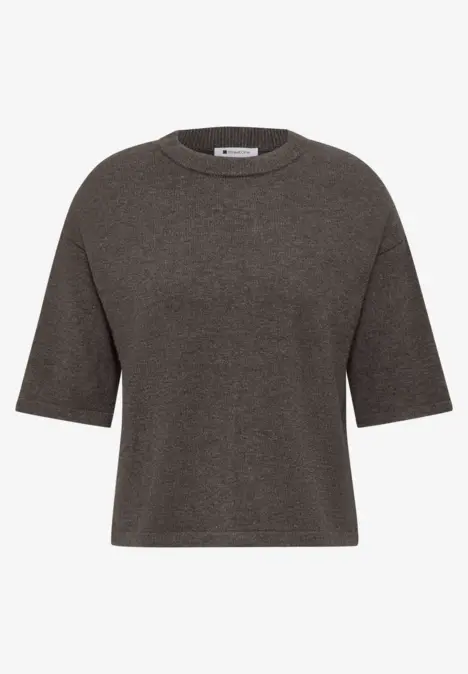 Un t-shirt gris foncé à coupe carrée, encolure ronde et manches mi-longues.