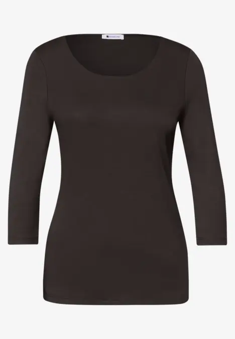 Schlichtes schwarzes Damen-Shirt mit 3/4-Ärmeln und Rundhalsausschnitt.