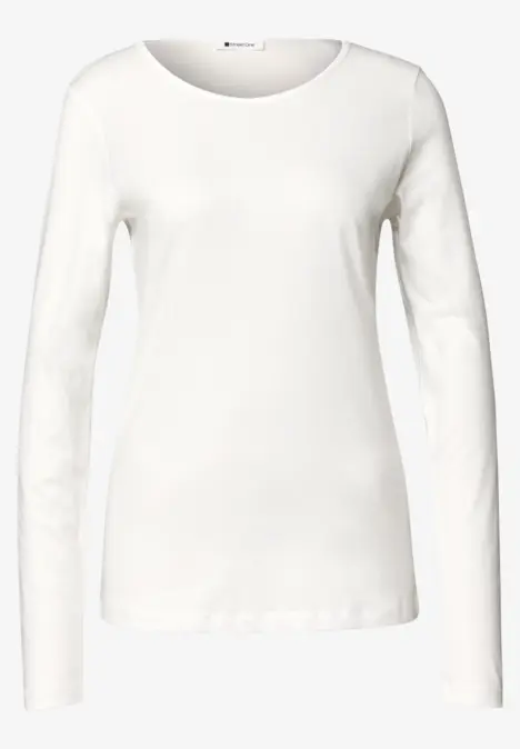 Ein schlichtes weißes Langarmshirt aus glattem Stoff.