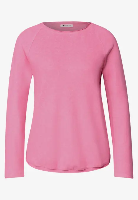 Un t-shirt à manches longues rose simple avec encolure ronde
