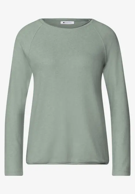 Pull vert à manches longues pour femme, col rond, coupe simple.