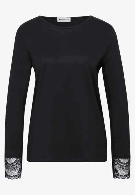 Schwarzer Langarm-Pullover mit Rundhalsausschnitt und Spitzenbesatz an den Ärmelenden.