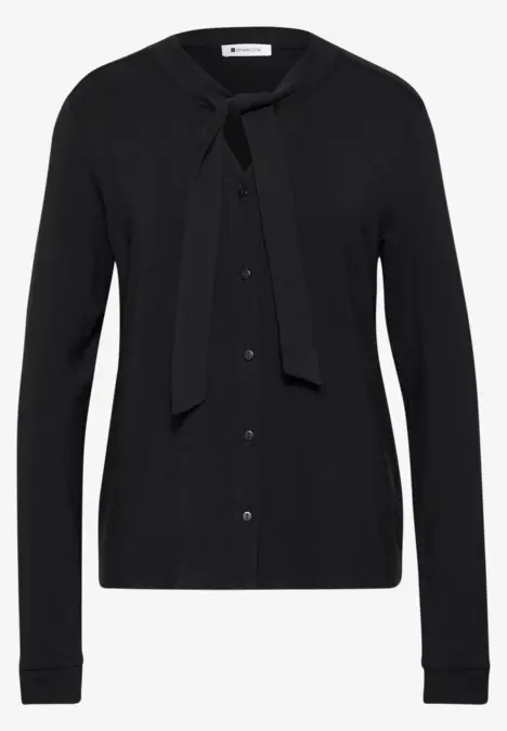 Schwarze Strickjacke mit langen Ärmeln und Bindeschleife am Kragen.