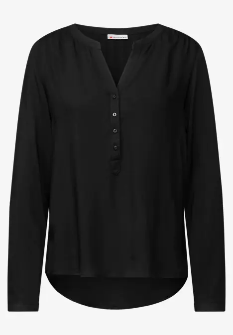 Schwarze Damenbluse mit langen Ärmeln und Knopfleiste.
