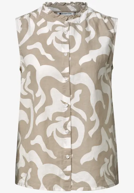 Ärmellose beige-weiße Bluse mit abstraktem Muster.