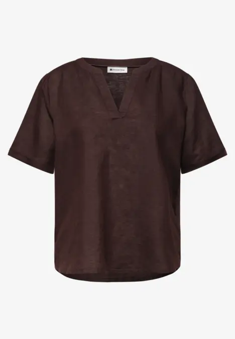 Donkerbruin, losvallend kort mouw shirt met V-hals en afgeronde zoom.