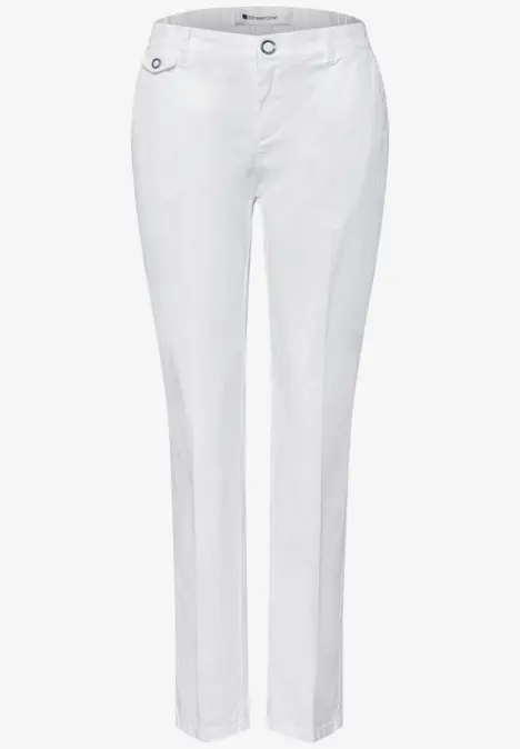 Weiße Damenhose mit geradem Schnitt und Knopfverschluss.
