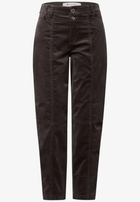 Schwarze, hoch sitzende Cordhose mit schmal zulaufenden Beinen und Naht-Details.