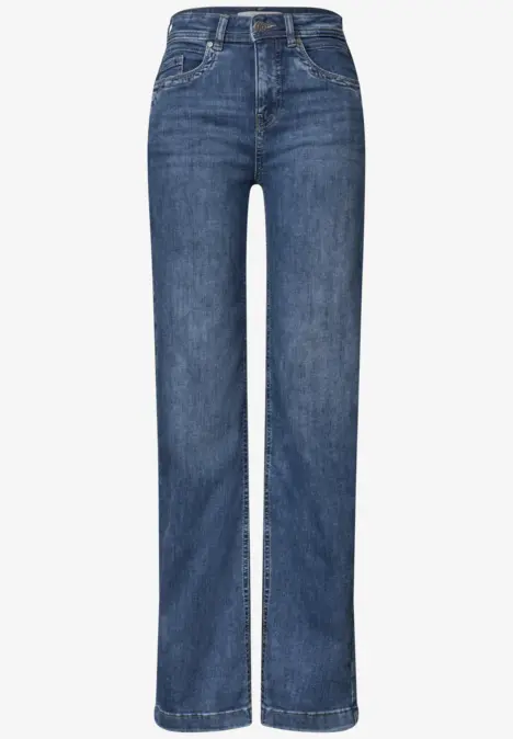 Jean bleu classique, coupe droite, taille haute et cinq poches.