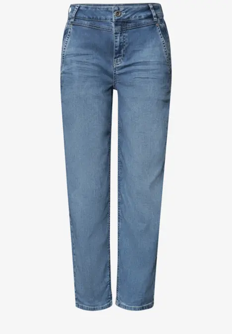 Jean taille haute coupe droite en bleu classique.