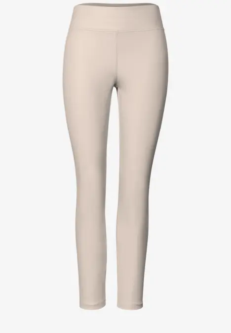 Beige Leggings mit hohem Bund, eng anliegend.