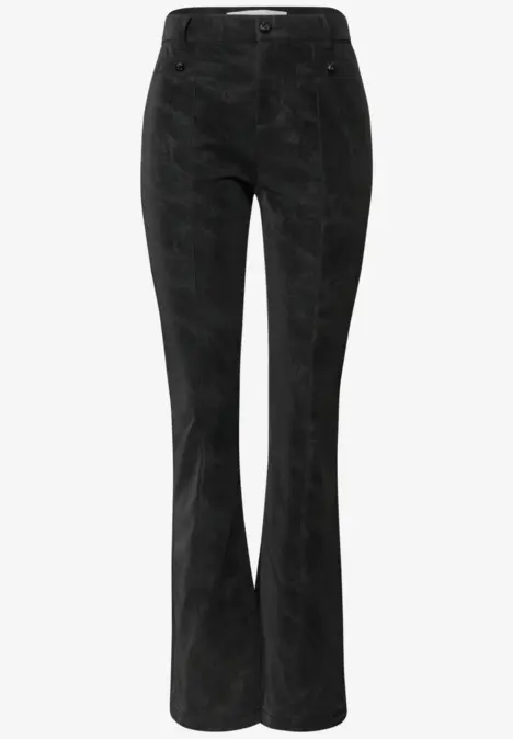 Schwarze, hoch taillierte Cordhose mit ausgestellten Beinen und Knopfverschluss.