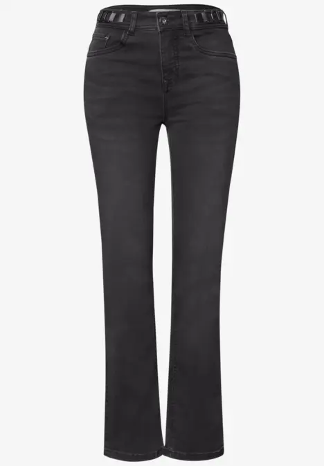 Jean noir à taille haute, coupe droite légèrement évasée au bas.