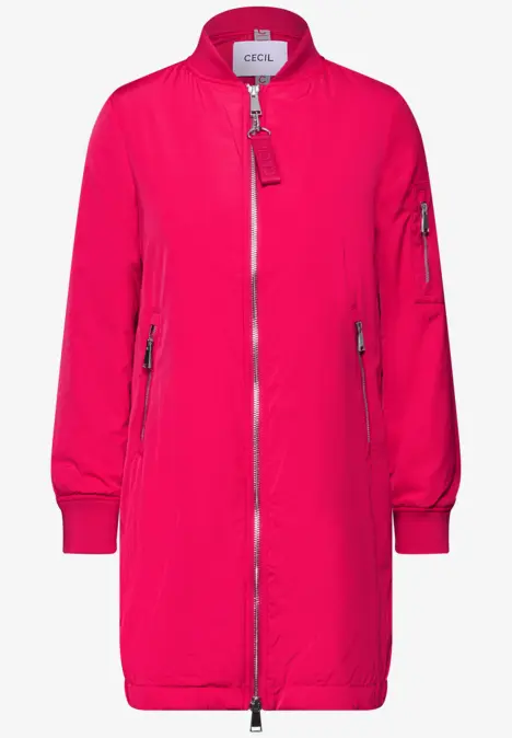 Lange, pinke Bomberjacke mit Reißverschluss und seitlichen Taschen.