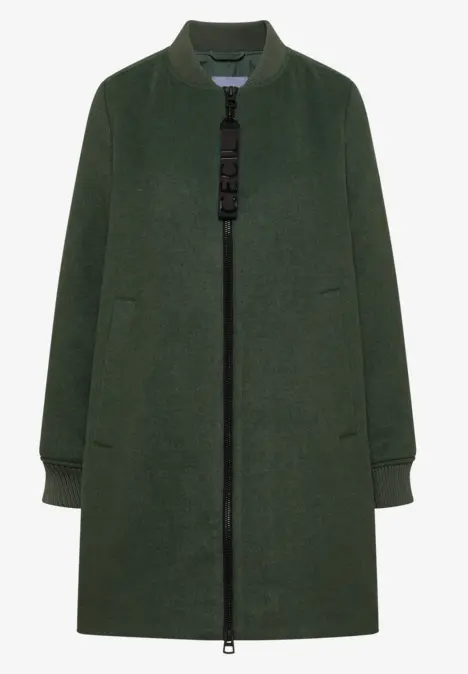 Manteau long en laine vert foncé, fermeture éclair noire et bande logo.