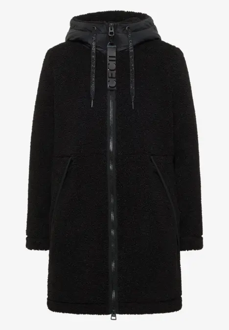 Schwarzer Teddyfell-Mantel mit Kapuze, durchgehendem Reißverschluss und seitlichen Eingrifftaschen.