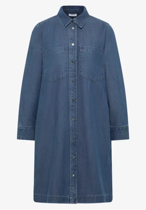 Langärmeliges Jeanskleid mit Knopfleiste und zwei Brusttaschen.