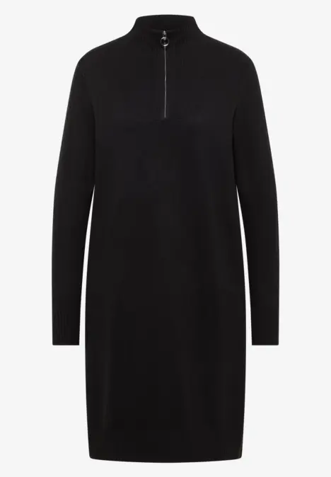 Robe pull noire à manches longues et col zippé.