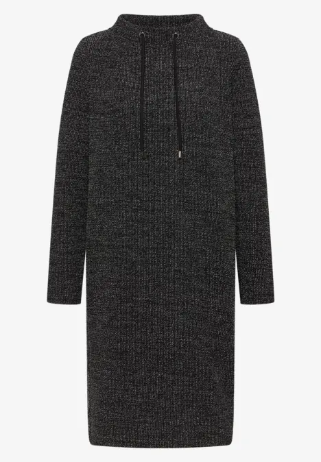 Robe pull foncée à manches longues et cordon au col.