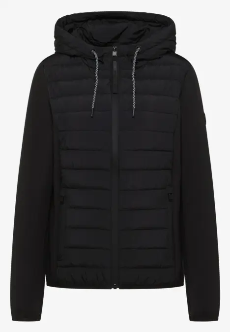 Schwarze Kapuzenjacke mit gesteppter Frontpartie und Reißverschluss.