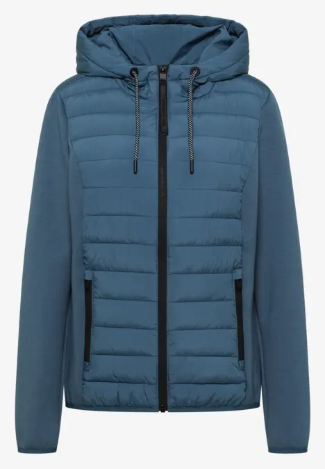 Blaue Kapuzenjacke mit gesteppter Front, Reißverschluss und seitlichen Taschen.