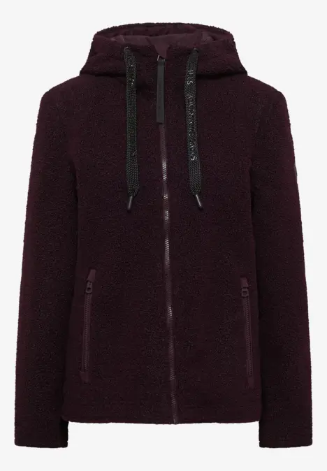 Dunkelrote Teddy-Fleece-Jacke mit Kapuze, Reißverschluss und seitlichen Taschen.