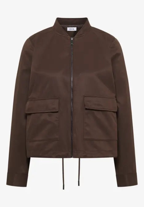Braune Bomberjacke mit Reißverschluss, zwei Klappentaschen und Kordelzug am Saum.