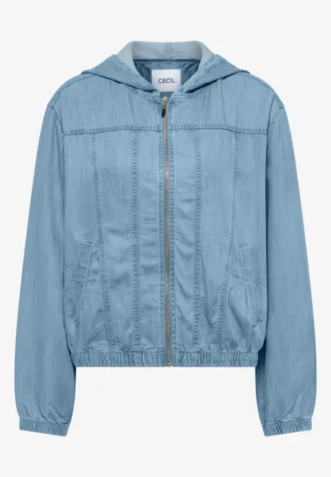 Hellblaue Jeansblousonjacke mit Kapuze, durchgehendem Reißverschluss und elastischem Bund sowie Bündchen.