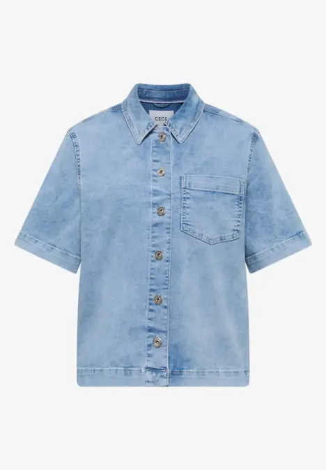 Kurzärmeliges, hellblaues Jeanshemd mit Brusttasche und Knopfleiste.
