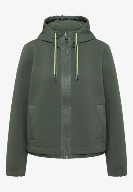 Olivgrüne Damenjacke mit Kapuze, durchgehendem Reißverschluss und seitlichen Taschen.