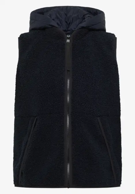 Schwarze, wärmende Fleece-Weste mit durchgehendem Reißverschluss und seitlichen Taschen.