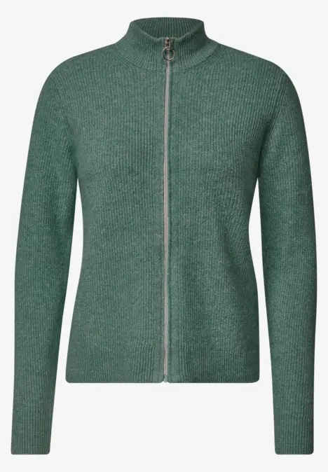 Veste en maille verte à zip intégral et col montant.