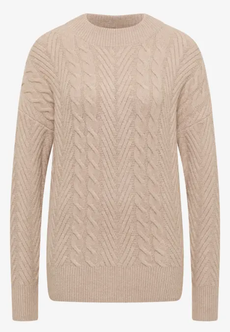 Beiger Strickpullover mit Zopfmuster und Rundhalsausschnitt.