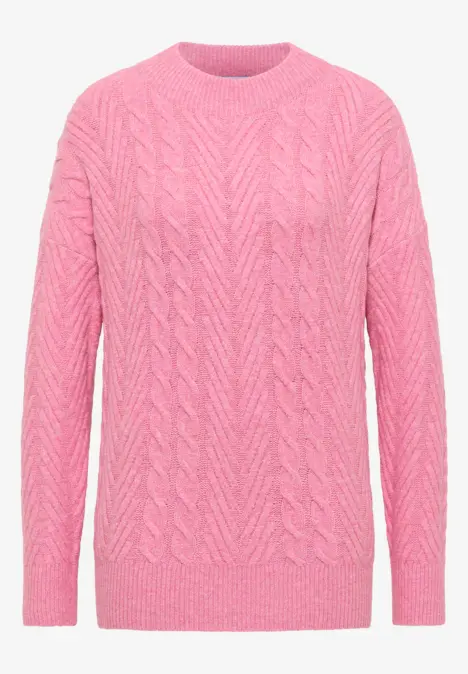 Rosa Strickpullover mit Zopfmuster und Rundhalsausschnitt.